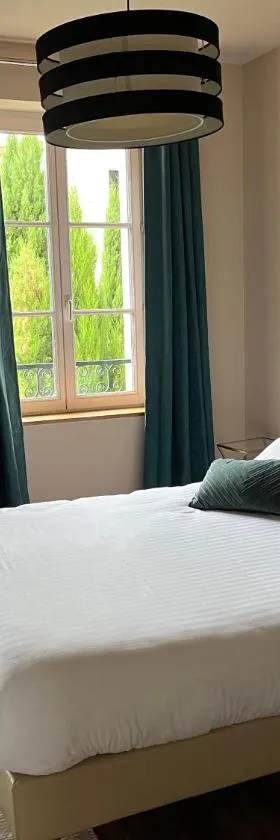 Hôtel La Vinaigrerie LOGIS，位于茹万维勒的酒店