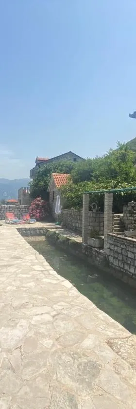 House with a pier，位于唐吉莫利尼的酒店