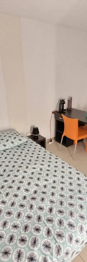 Studio équipé face CHU，位于圣普斯特恩耶尔的酒店