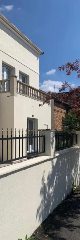 Villa Tenjin Chambre 3，位于邦迪的酒店