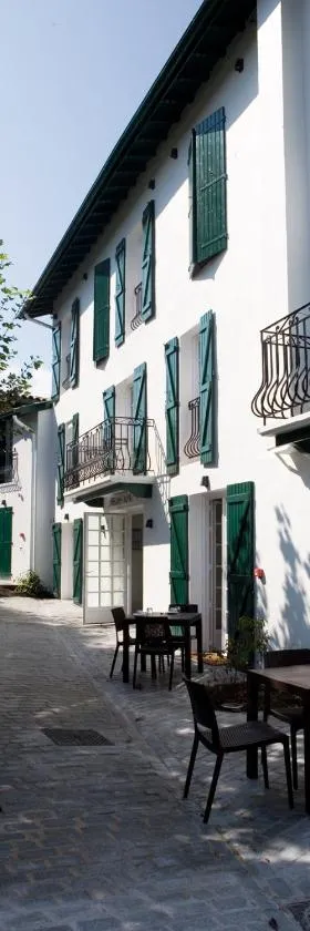 Hotel Residence Alaïa，位于亚斯凯恩的酒店