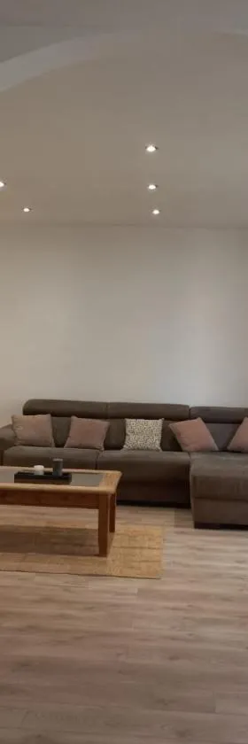 Superbe appartement proche rivière，位于Bessèges的酒店