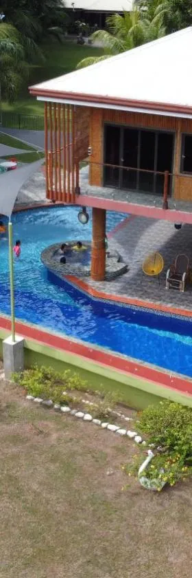 Shenanigans Glamping Resort，位于Zamboanguita的酒店