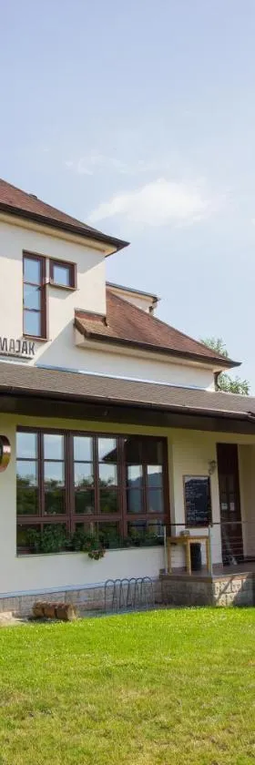 Penzion Maják，位于Dublovice的酒店