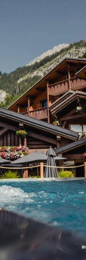 Les Gentianettes Hotel & Spa，位于拉夏贝尔德邦达的酒店