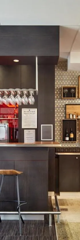 B&B HOTEL Saint-Quentin-en-Yvelines Centre Gare 4 étoiles，位于蒙蒂尼布勒托讷的酒店