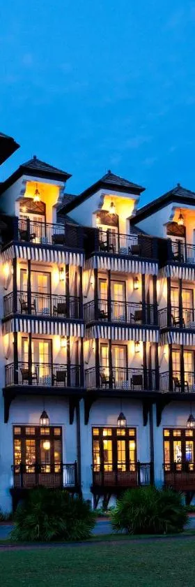The Pearl Hotel，位于罗斯玛丽海滩的酒店