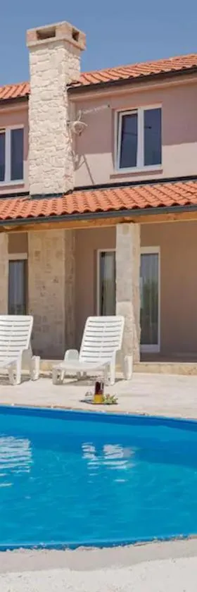 Casa di Marko-NEW MODERN RUSTIC HOUSE with pool AND SPACIOUS GARDEN!，位于普利拉卡的酒店