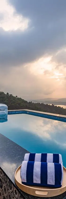 SaffronStays Kaia Waters by Kosha Villas, Pawna - Greek style villa with panoramic view of Pawna lake，位于Kolvan的酒店