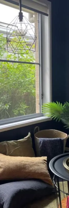 Tropical Ocean Vibe Holiday House in Strathpine，位于Strathpine的酒店