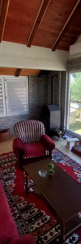 House in beautiful nature，位于Pazarić的酒店