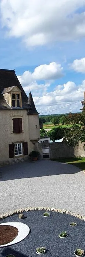 Gîte château d'Espalungue, piscine et SPA，位于Dognen的酒店