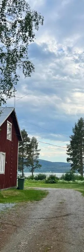 Trevlig villa mellan sjöarna i Vistträsk By.，位于Vistheden的酒店