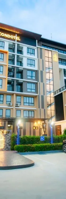 Siri Hotel Lumphun，位于Ban Pa Daet的酒店