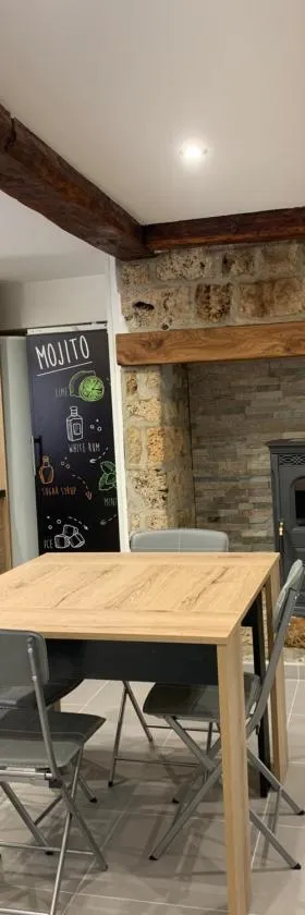 Maison individuelle à Chanac 2 Chambres 1 canapé lit Wifi Gratuit，位于沙纳克的酒店