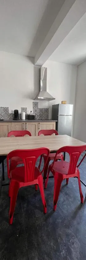 Appart " la rue des roues", à Fontaine-de-Vaucluse，位于方丹·德·沃克吕兹的酒店