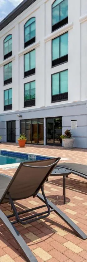 Best Western Plus McAllen Airport Hotel，位于麦卡伦的酒店