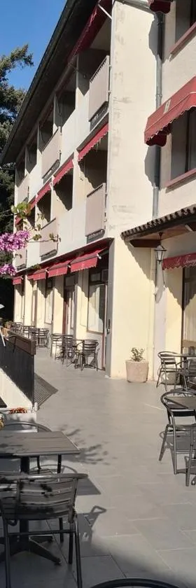 Logis Hôtel-Restaurant Le Tanargue，位于Valgorge的酒店