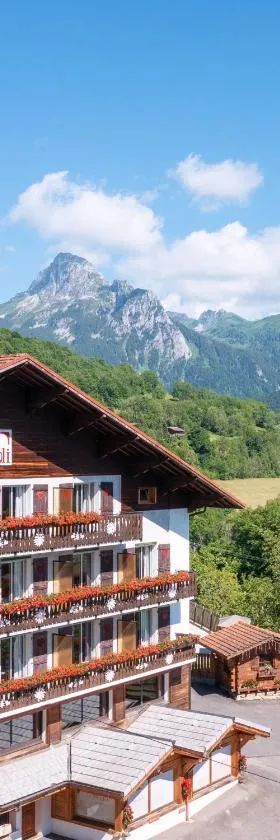 Hotel Le Bois Joli，位于贝尔内的酒店