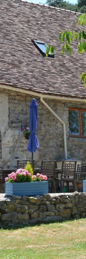 Les Marronniers Gîtes，位于Crozant的酒店