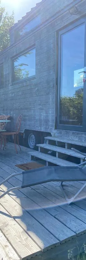 tiny house du poulloguer，位于Prat的酒店