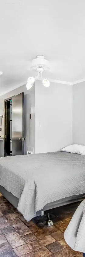 Mount Bretherton Room 8 at Mount Walker Inn，位于Quilcene的酒店