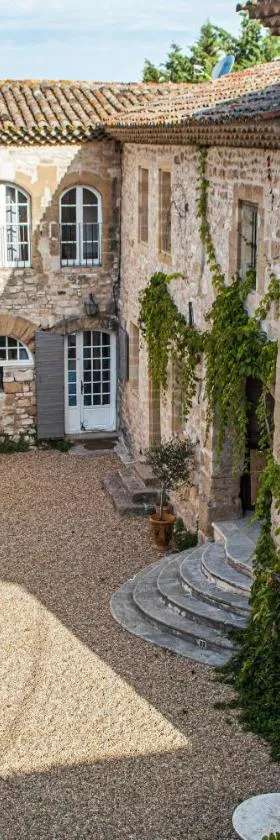 Prieuré Notre-Dame de Conil - 12e siècle，位于罗尼的酒店