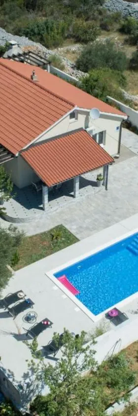 Villa Divna Vodice-Srima，位于斯里马的酒店