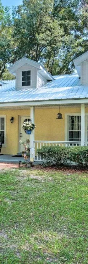 Serene Old Town Getaway Near Suwannee River!，位于Old Town的酒店
