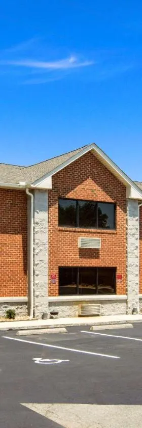 Clarion Pointe on the lake Clarksville-South Hill West，位于Clarksville的酒店