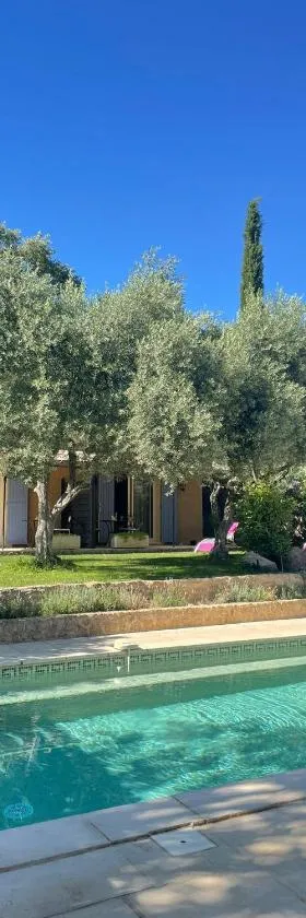 Gîtes en B&B Le Clos de la Cerise，位于教皇新堡的酒店