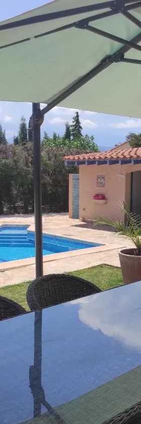 Villa Casaleno gite Le Loriot avec wi-fi，位于Millas的酒店