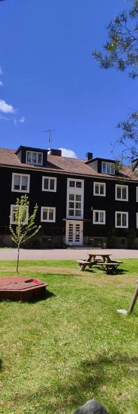 Villa Karllösa - Bed and Breakfast，位于马里拉的酒店