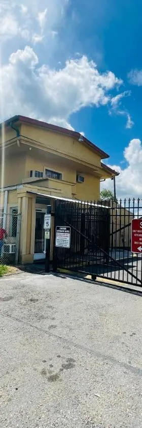 Royal Palms Motel & RV Park，位于新奥尔良的酒店