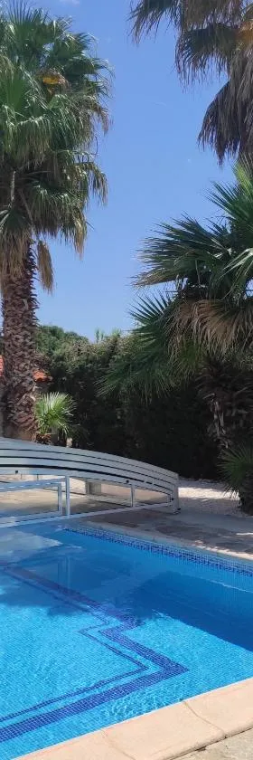 Villa Casaleno gite La Cigale avec wi-fi，位于Millas的酒店