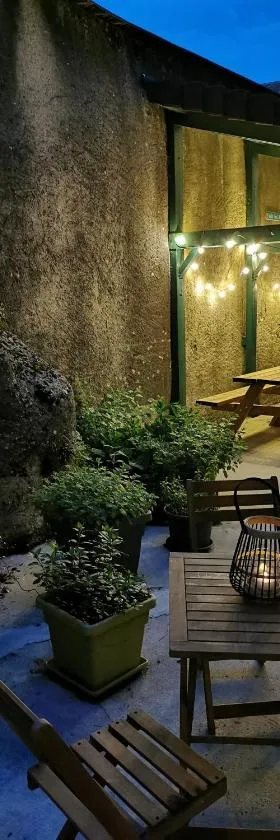 L'Orgelétaine : Grande Maison au milieu des Lacs du Jura，位于Orgelet的酒店