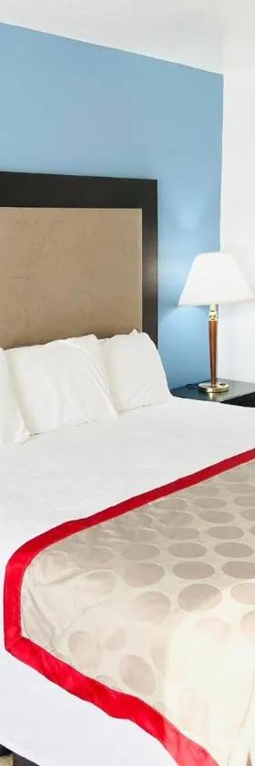Super 8 by Wyndham Fort Scott，位于Fort Scott的酒店