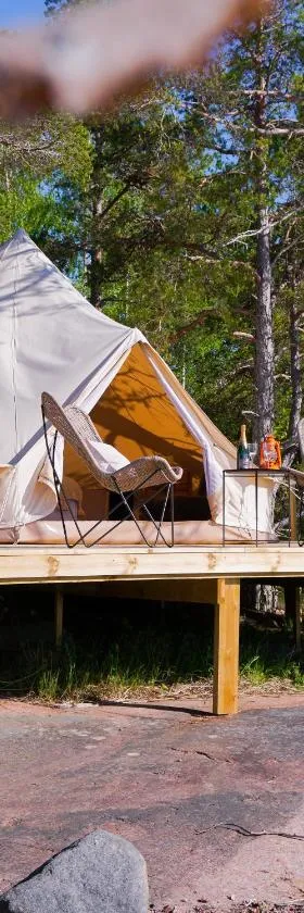 Snäckö Canvas Hotell & Kajak，位于赫塔的酒店