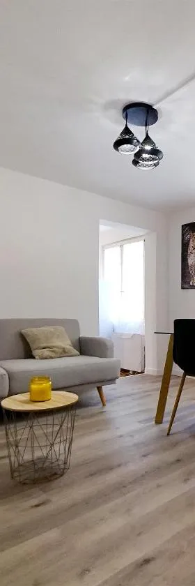 Appartement au coeur de Cours La Ville，位于康斯拉维利的酒店