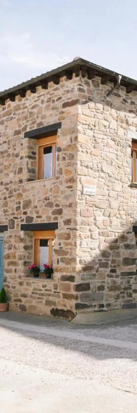 Casa rural el gato encantado，位于Matalebreras的酒店