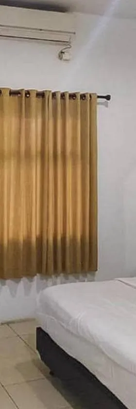 Graha HT Sumantri Mitra RedDoorz，位于打横的酒店