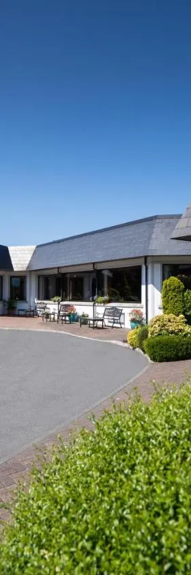 Burrendale Hotel Country Club & Spa，位于纽卡斯尔的酒店