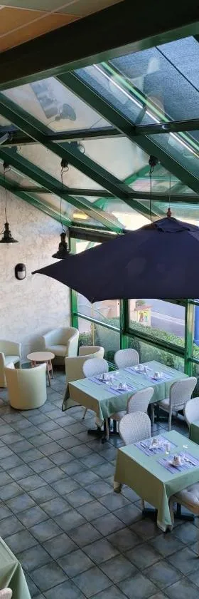 L'AUBERGE DE L'OLIVE，位于贝布尔河畔东皮耶尔的酒店