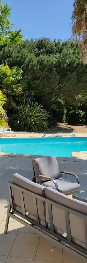 Studio Gîtes des Colombières Piscine & Spa，位于Saint-Maixent-sur-Vie的酒店