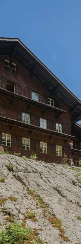 Kunst- und Naturfreundehaus Brünig，位于龙疆的酒店