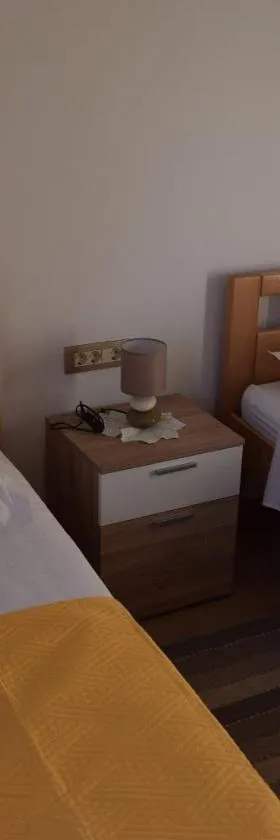 Apartmani Jelenić，位于泽德瑞拉克的酒店