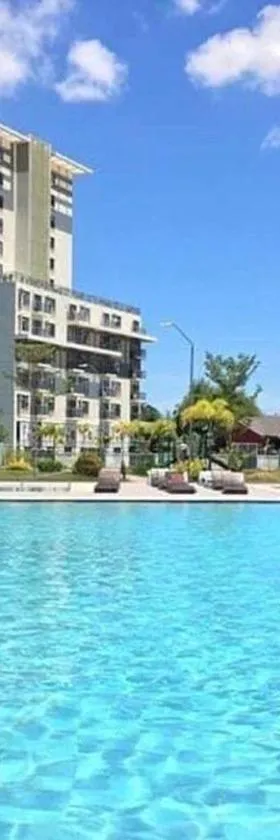 NEW Luxury Suite with pool and Netflix near Airport，位于Marigondon的酒店