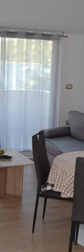 Apartmani Jelenić，位于泽德瑞拉克的酒店