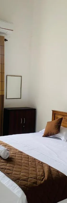 Breezy Brand-New Green Tops Villa，位于巴塔拉穆拉的酒店