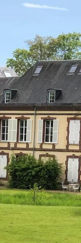 chambre d'hôte château de transières，位于Ambenay的酒店